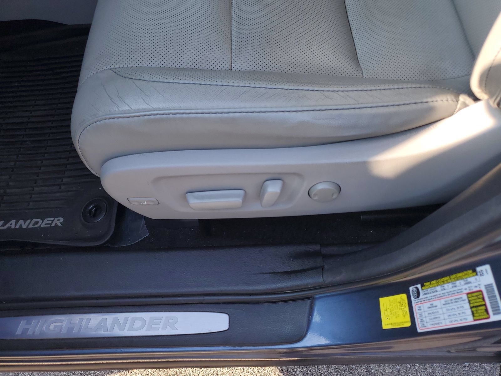 Certified 2018 Toyota Highlander Limited AWD/4WD image 18