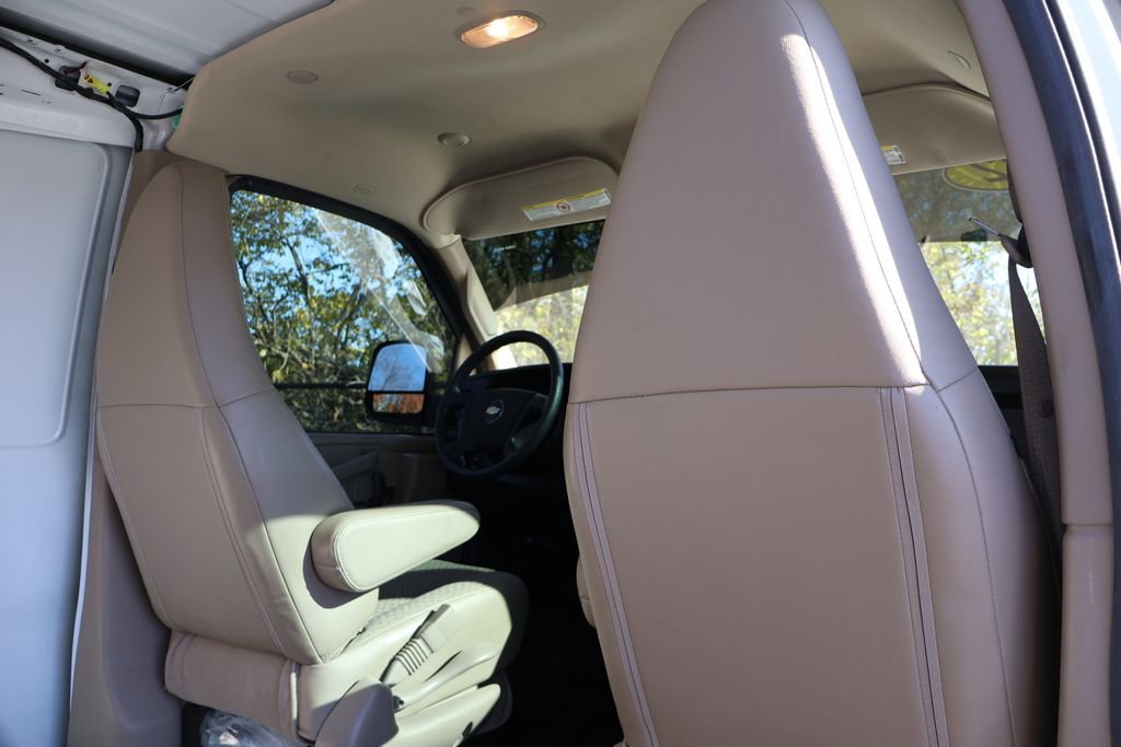 Used 2022 Chevrolet Express 3500 w/ Driver Convenience Package image 40