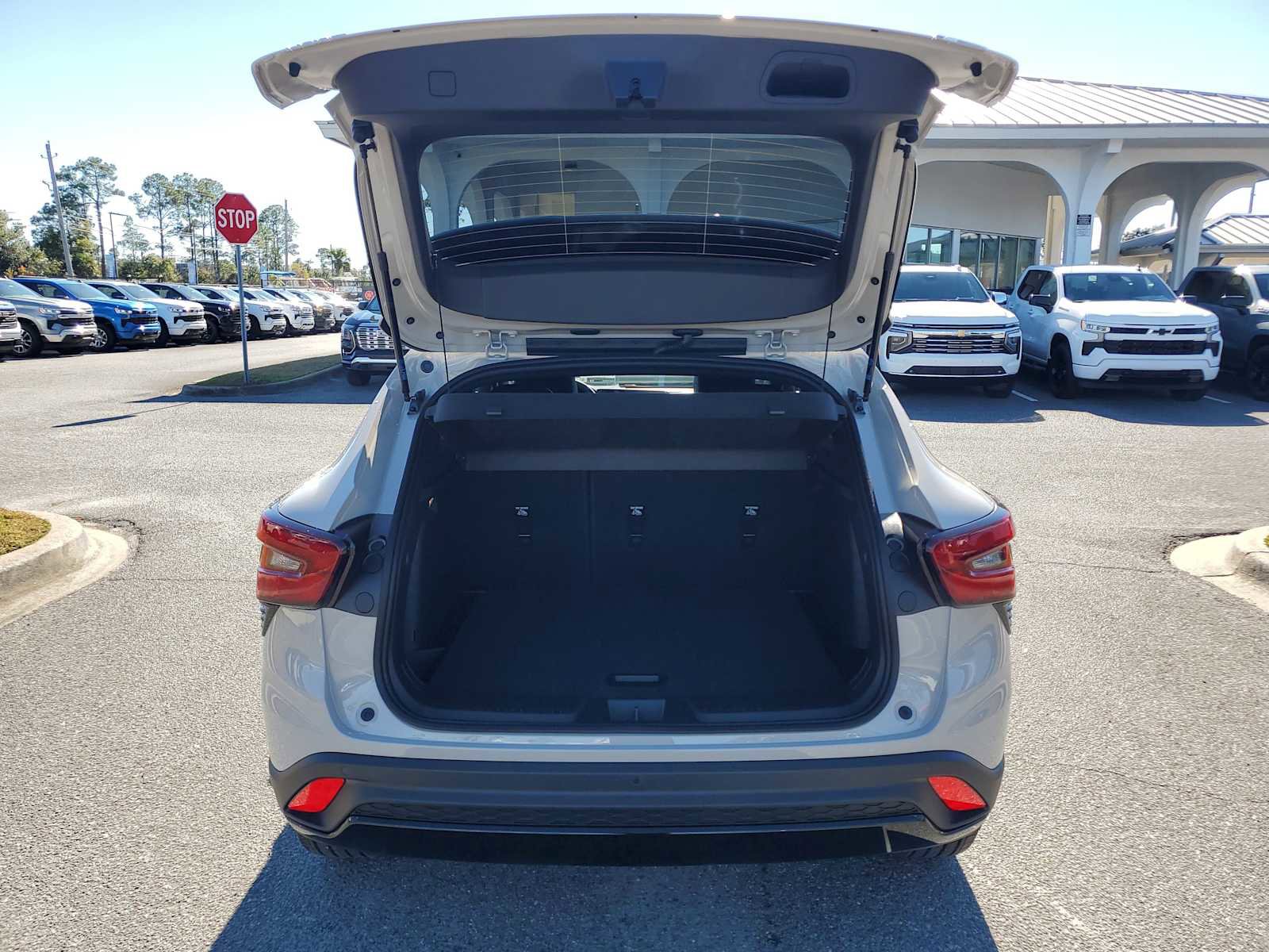 New 2026 Chevrolet Trax RS w/ Sunroof Package image 5