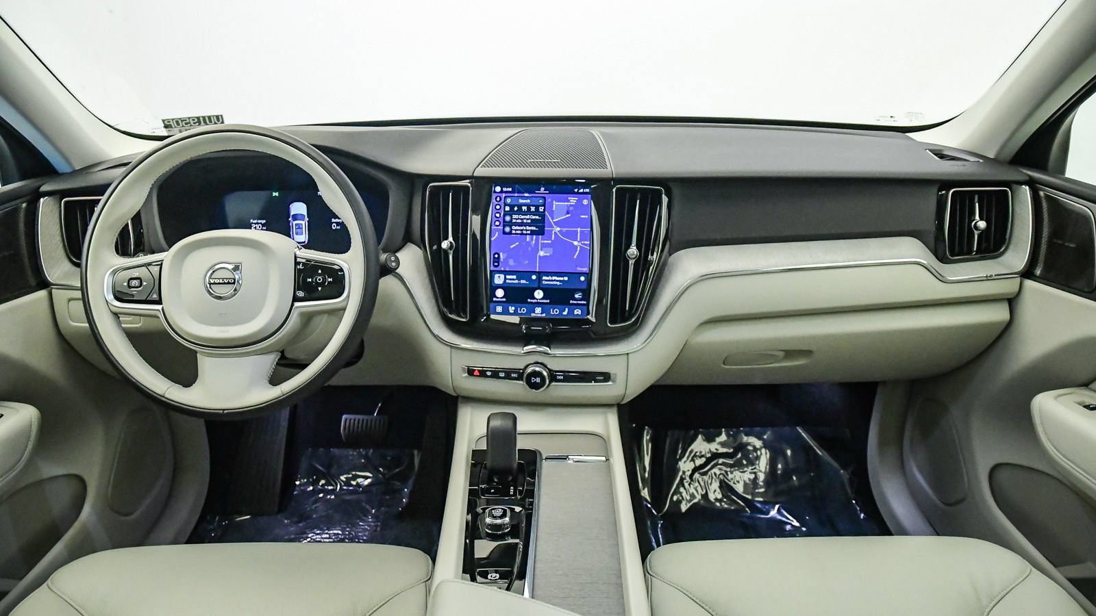 Certified 2023 Volvo XC60 T8 Plus w/ Protection Package Premier AWD/4WD image 15
