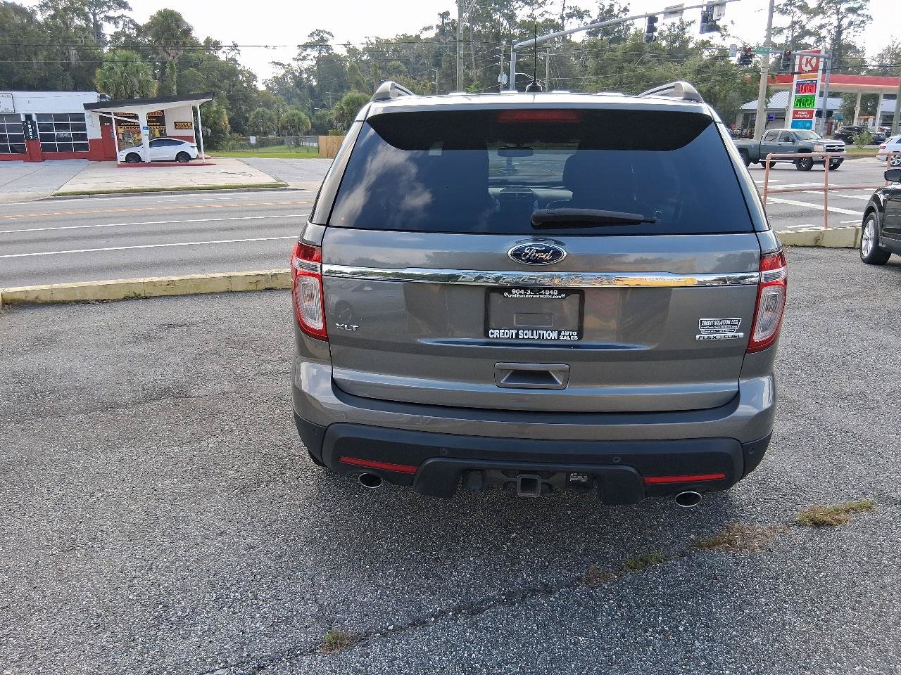 Used 2014 Ford Explorer XLT w/ Equipment Group 202A FWD image 4