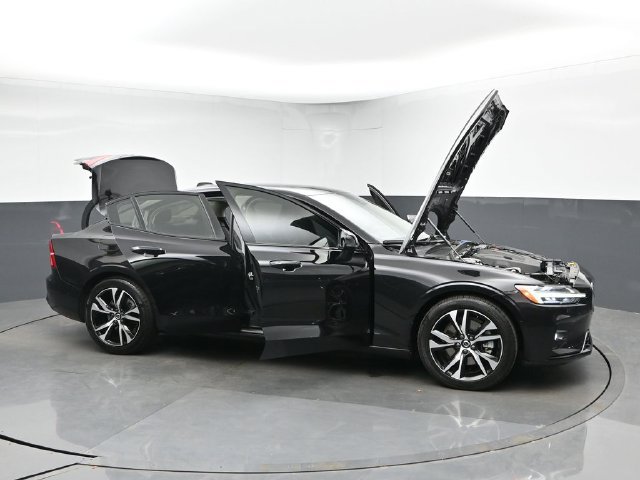 Used 2025 Volvo S60 B5 Plus AWD/4WD image 51