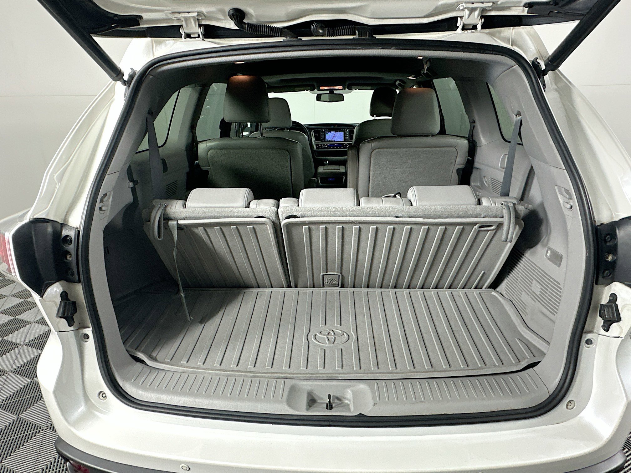 Used 2015 Toyota Highlander Limited AWD/4WD image 30