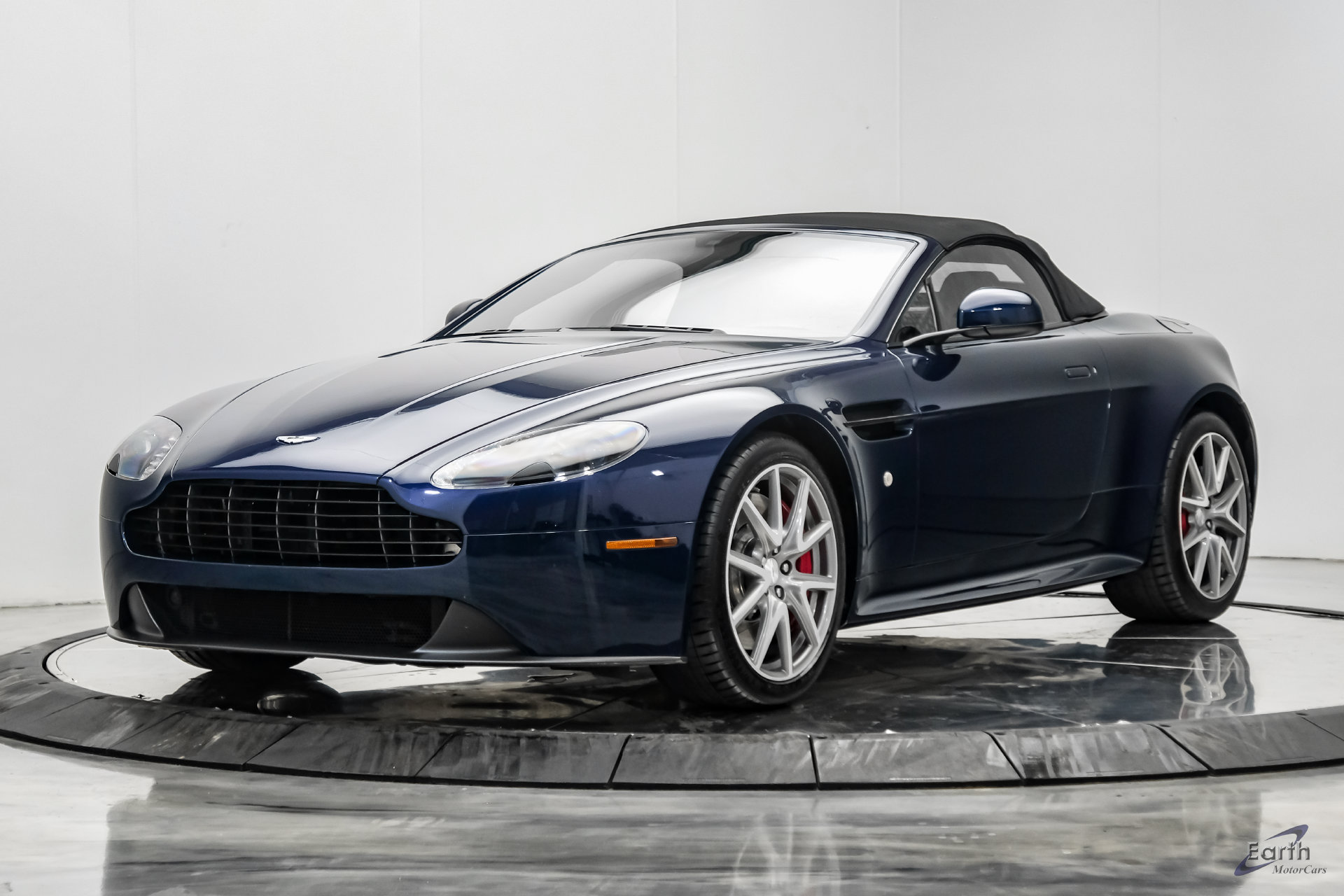 Used 2015 Aston Martin V8 Vantage GT RWD image 6