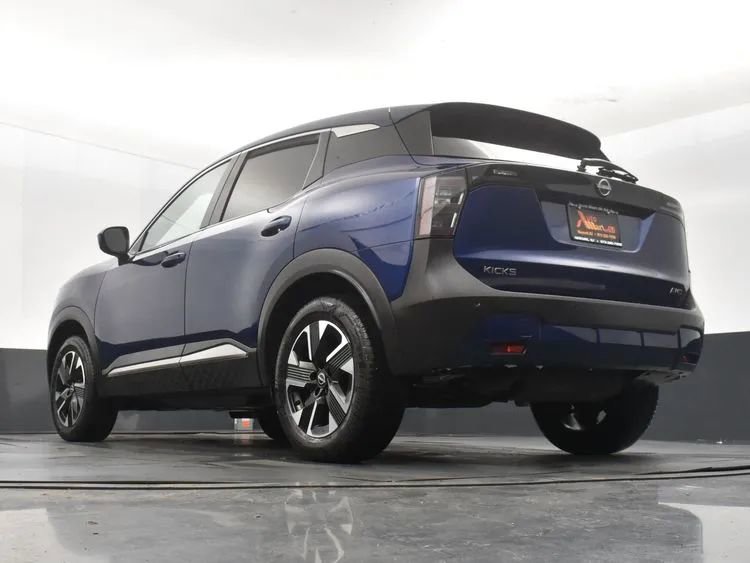 Used 2025 Nissan Kicks SV AWD/4WD image 12
