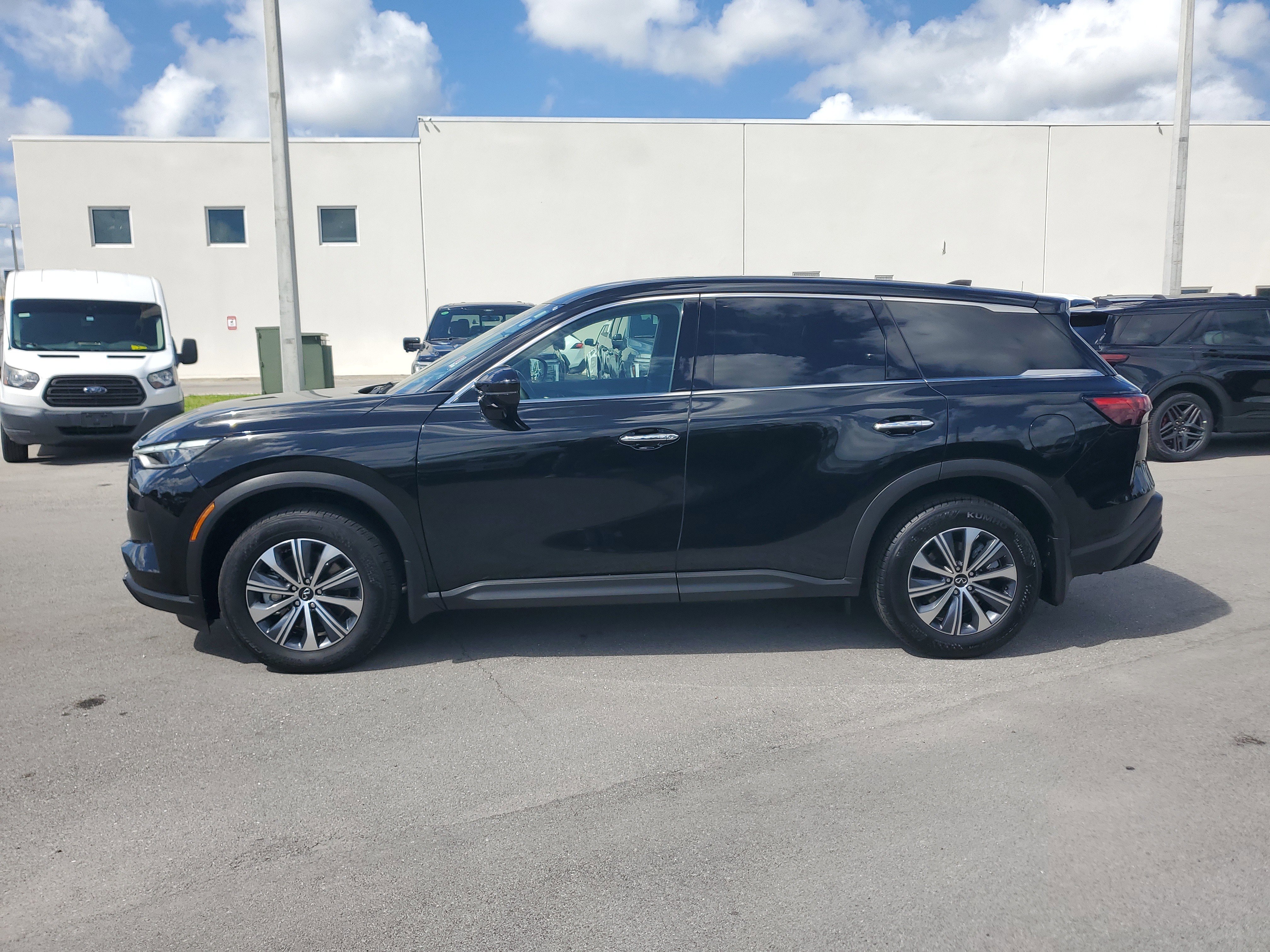 Used 2025 INFINITI QX60 Pure image 7