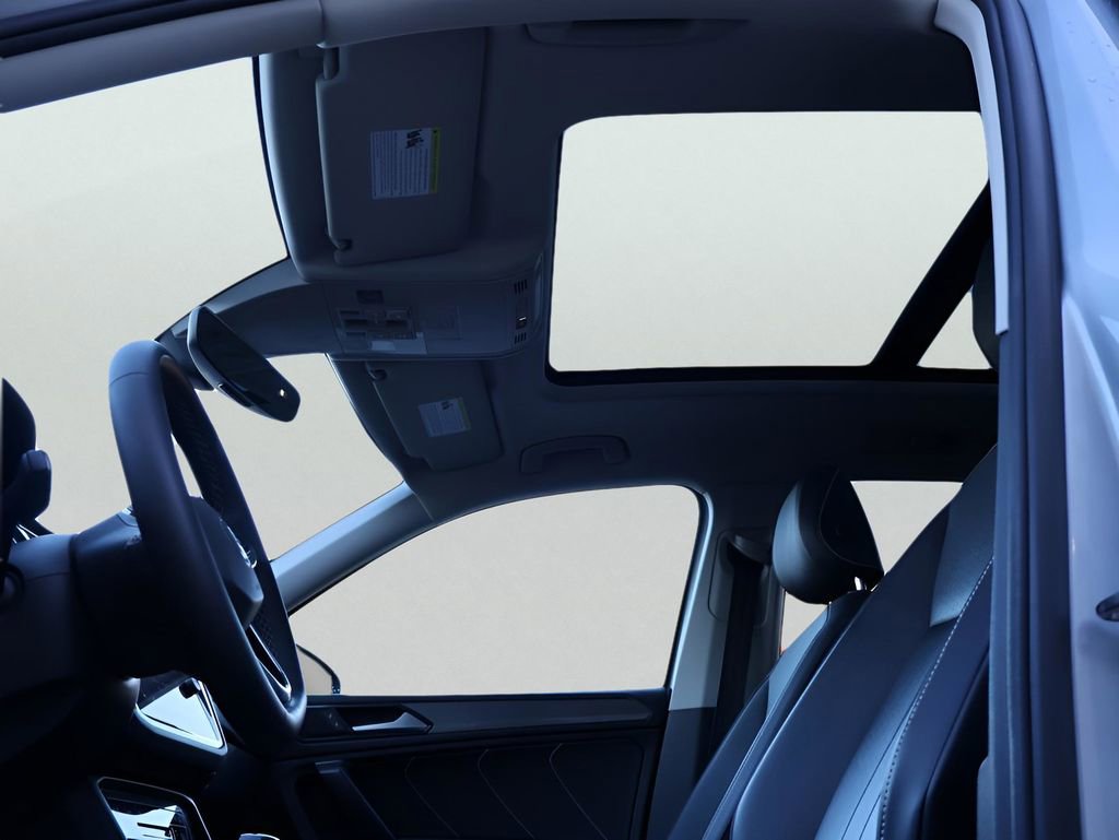 Used 2022 Volkswagen Tiguan SE w/ Panoramic Sunroof Package image 40
