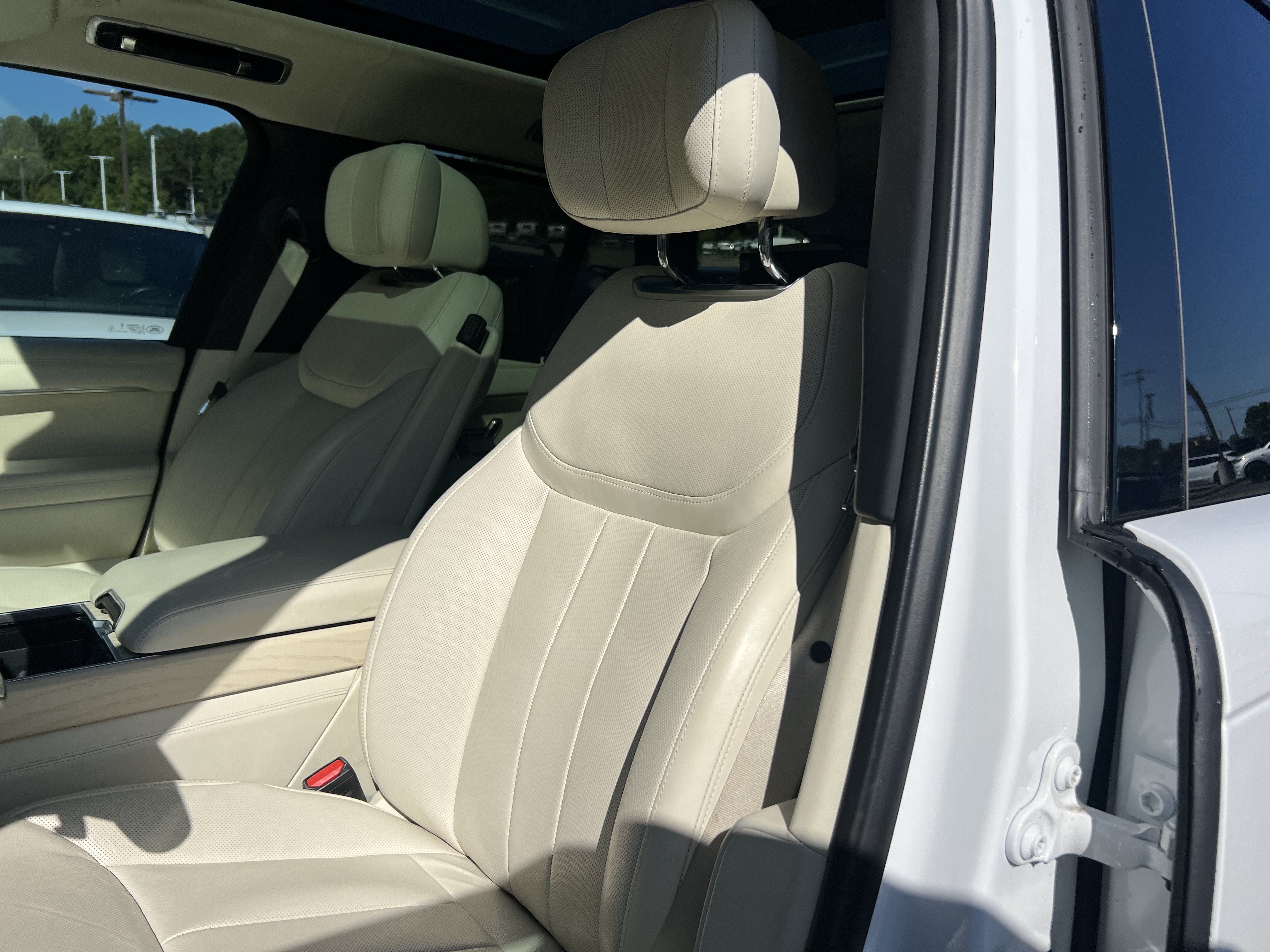 Certified 2024 Land Rover Range Rover Autobiography AWD/4WD image 12