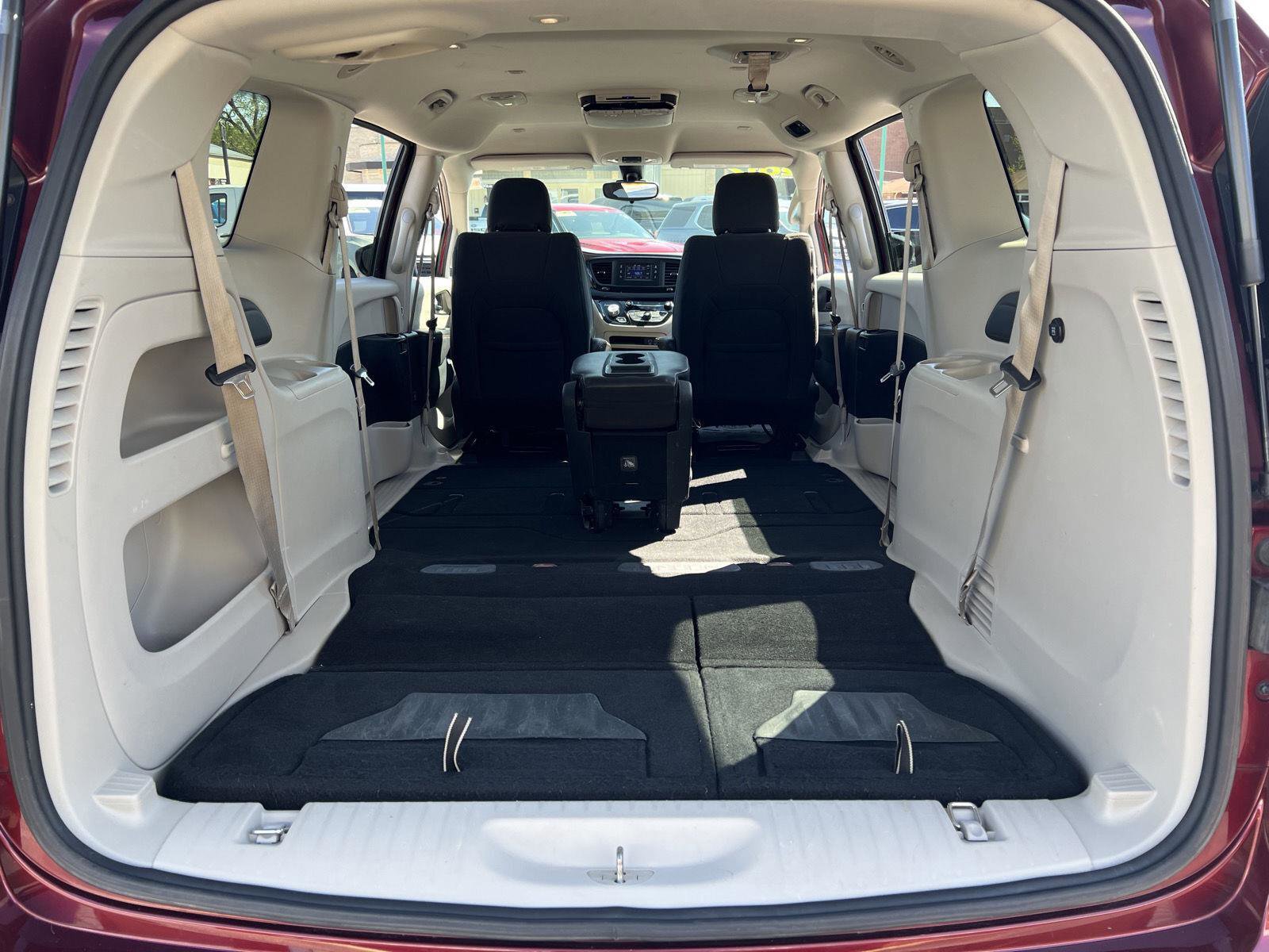 Used 2017 Chrysler Pacifica Touring image 50