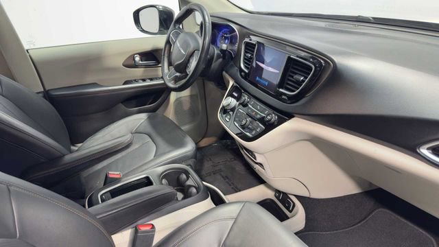 Used 2019 Chrysler Pacifica Touring-L Plus w/ Tire & Wheel Group image 13