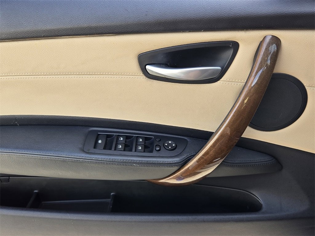 Used 2009 BMW 128i Convertible image 28