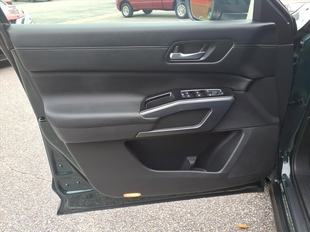 Used 2022 Nissan Pathfinder SL image 9