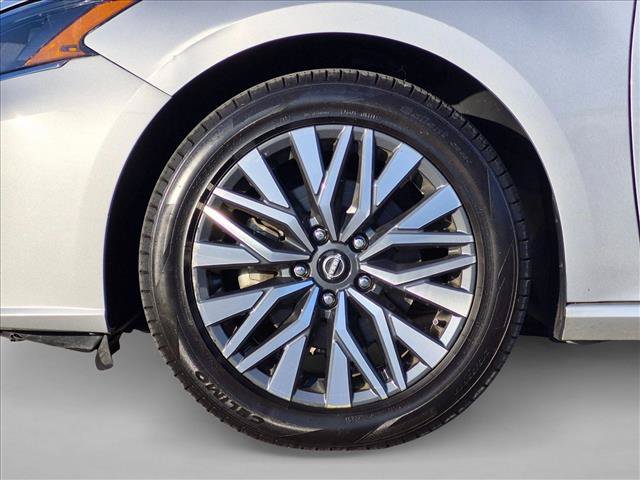 Used 2024 Nissan Altima 2.5 SV FWD image 24