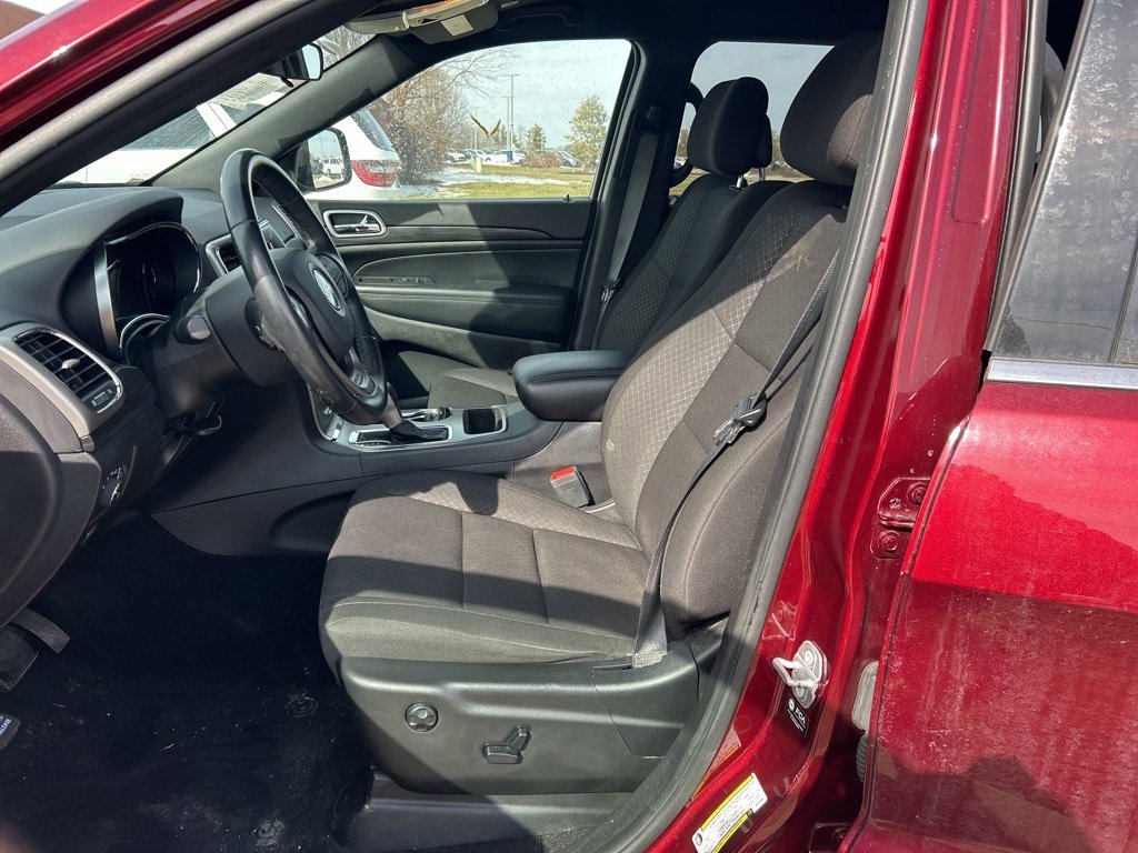Used 2021 Jeep Grand Cherokee Laredo image 9