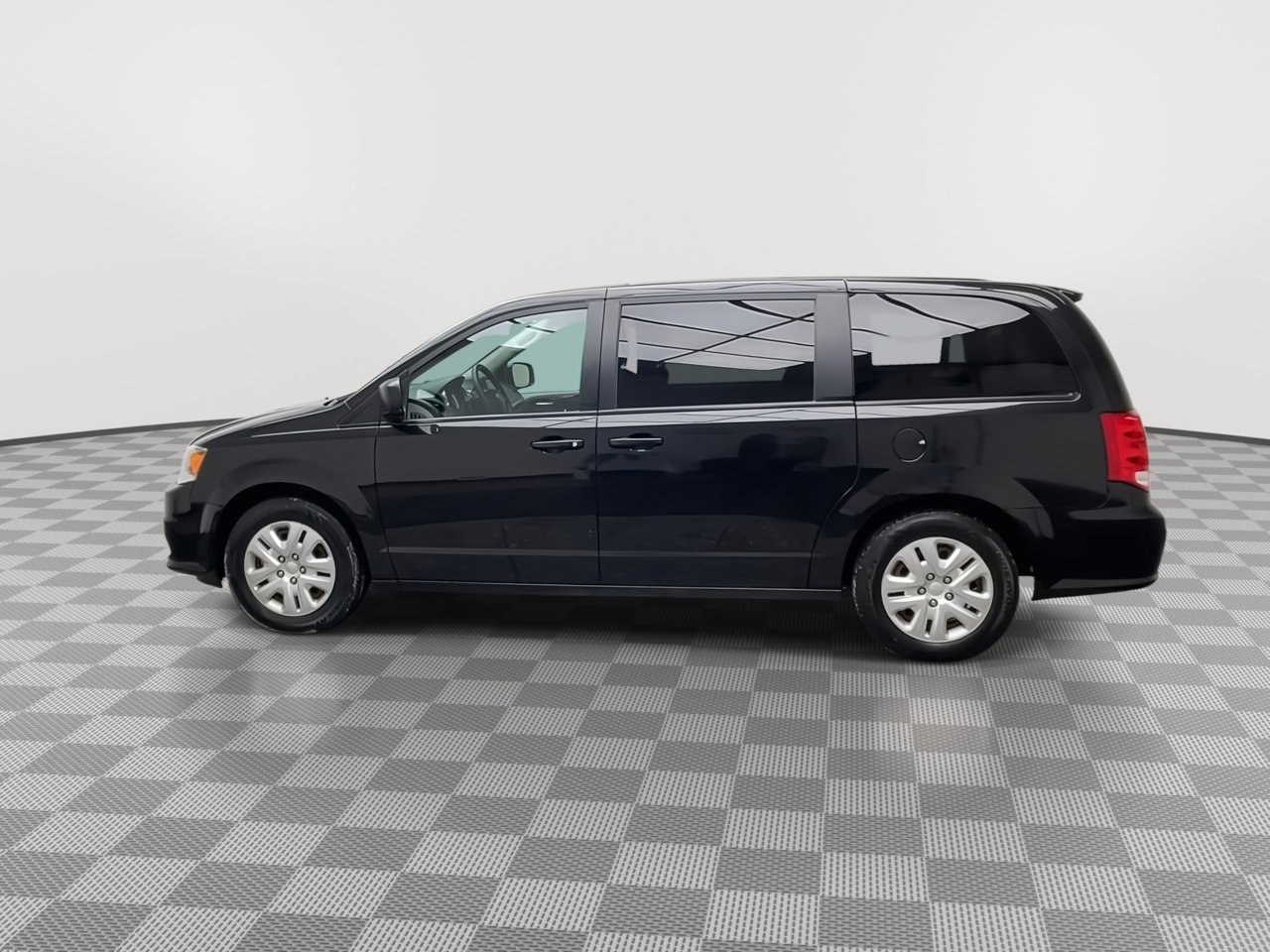 Used 2018 Dodge Grand Caravan SE image 27