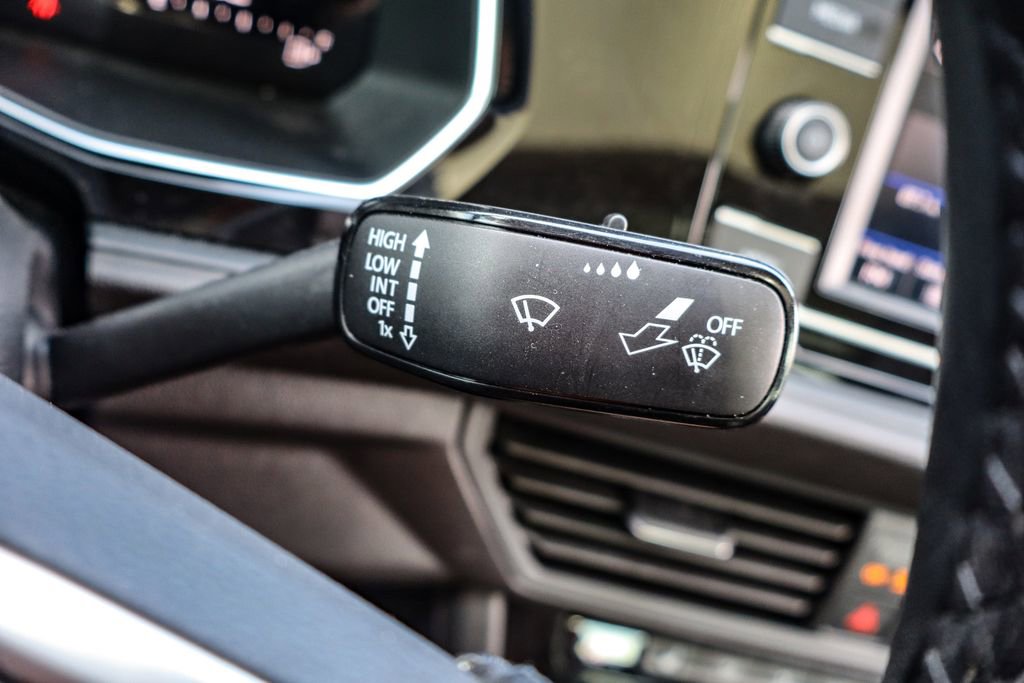 Used 2023 Volkswagen Jetta SE w/ Panoramic Sunroof Package image 25