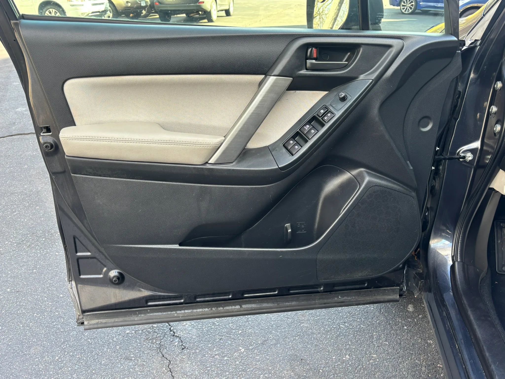 Used 2016 Subaru Forester 2.5i AWD/4WD image 11
