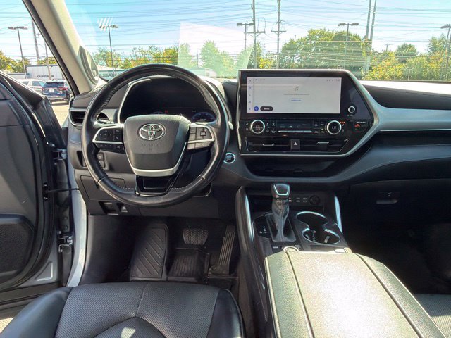 Used 2023 Toyota Highlander Platinum AWD/4WD image 17