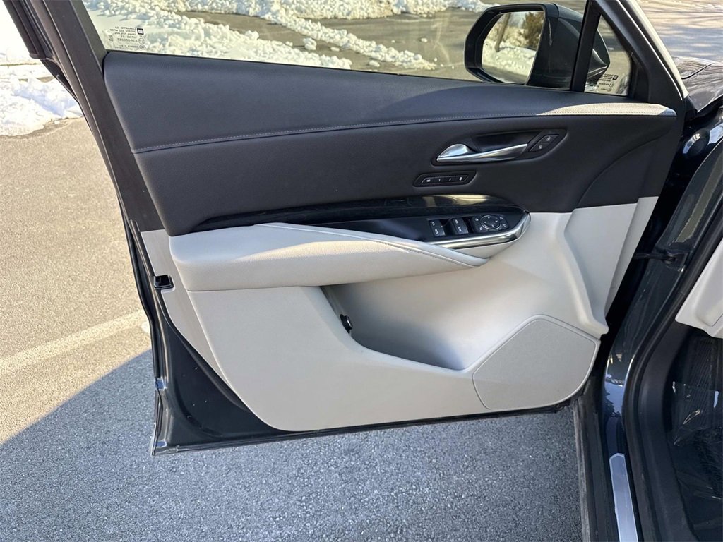 Used 2019 Cadillac XT4 Premium Luxury w/ Cold Weather Package image 15