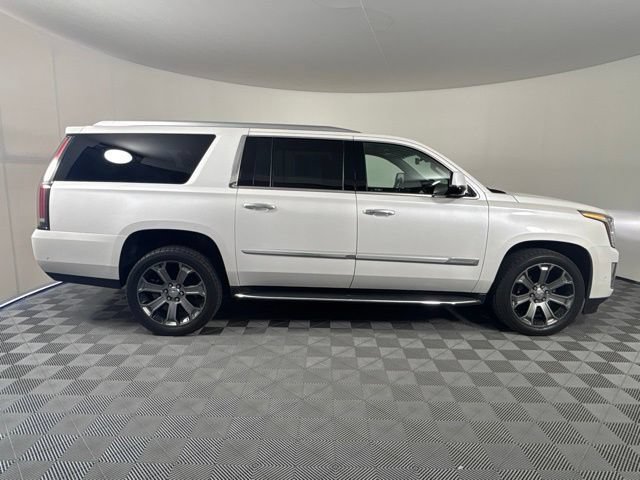 Used 2017 Cadillac Escalade ESV Luxury AWD/4WD image 40