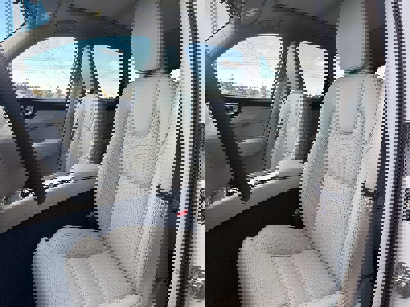 New 2026 Volvo XC60 B5 Ultra w/ Protection Package Premier image 9