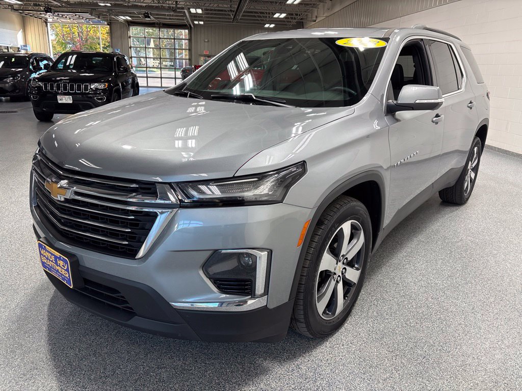 Used 2023 Chevrolet Traverse LT w/ LT Premium Package AWD/4WD image 3