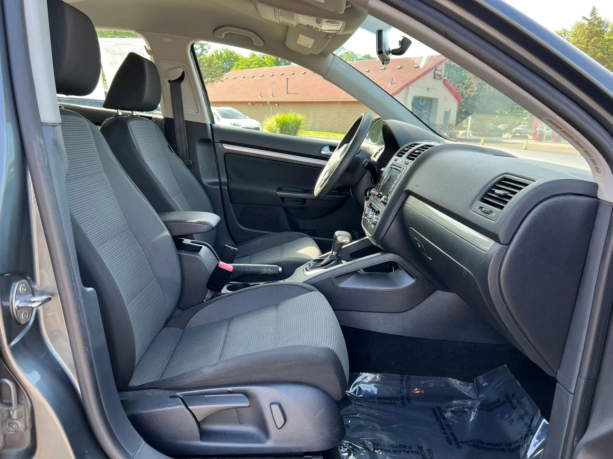 Used 2010 Volkswagen Jetta S FWD image 23