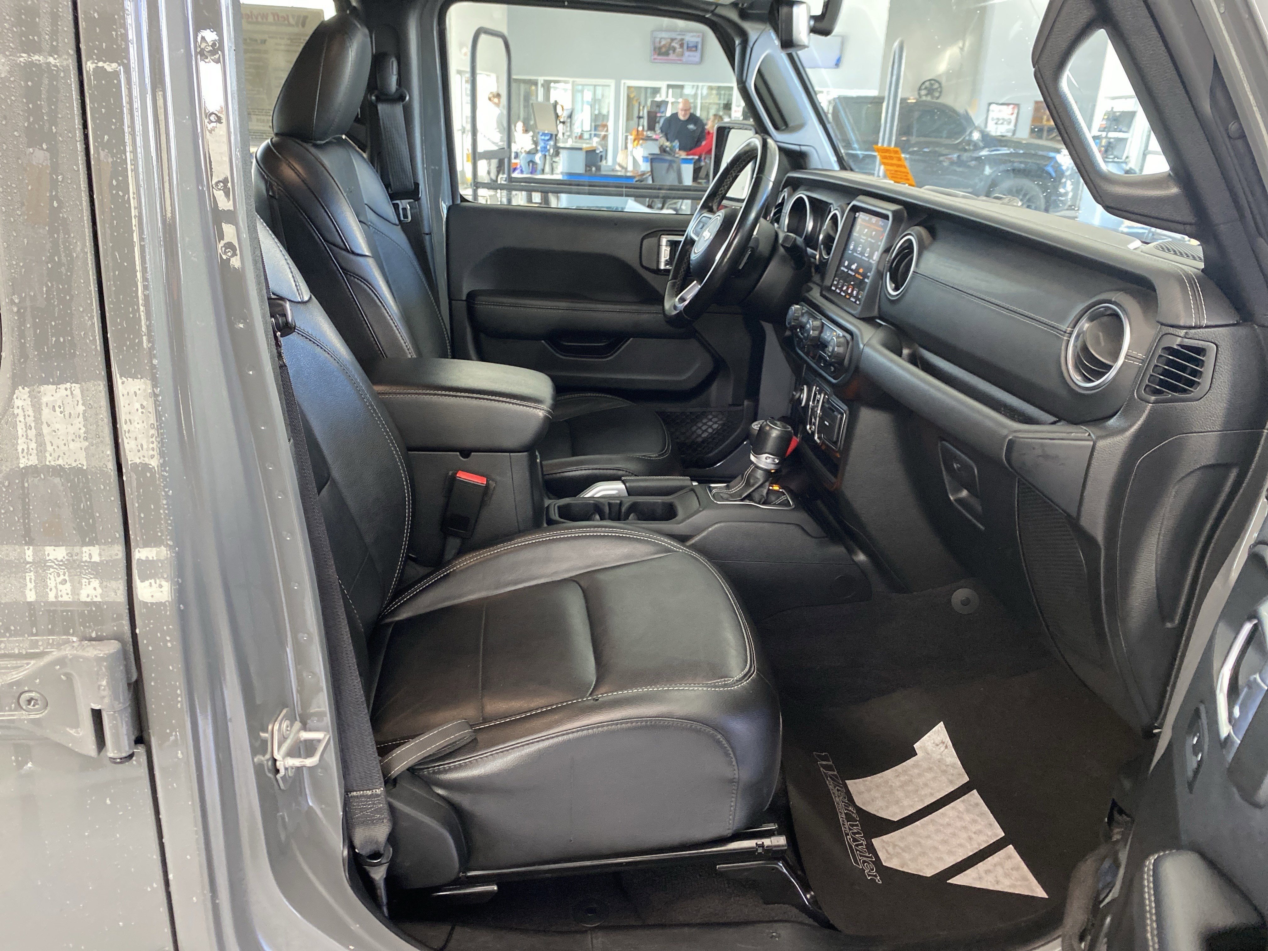 Used 2021 Jeep Wrangler Unlimited Sahara image 24