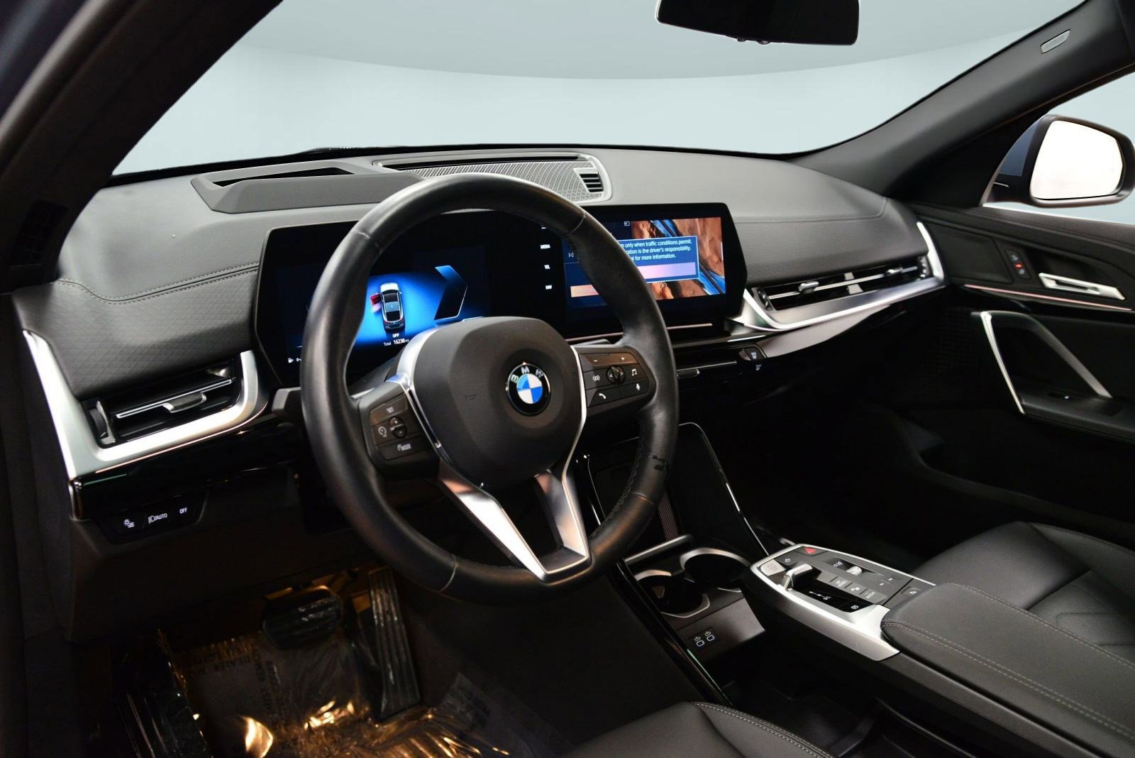 Certified 2025 BMW X2 xDrive28i image 4