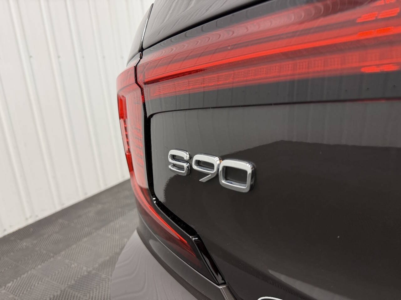 Used 2022 Volvo S90 B6 Inscription w/ Advanced Package AWD/4WD image 2