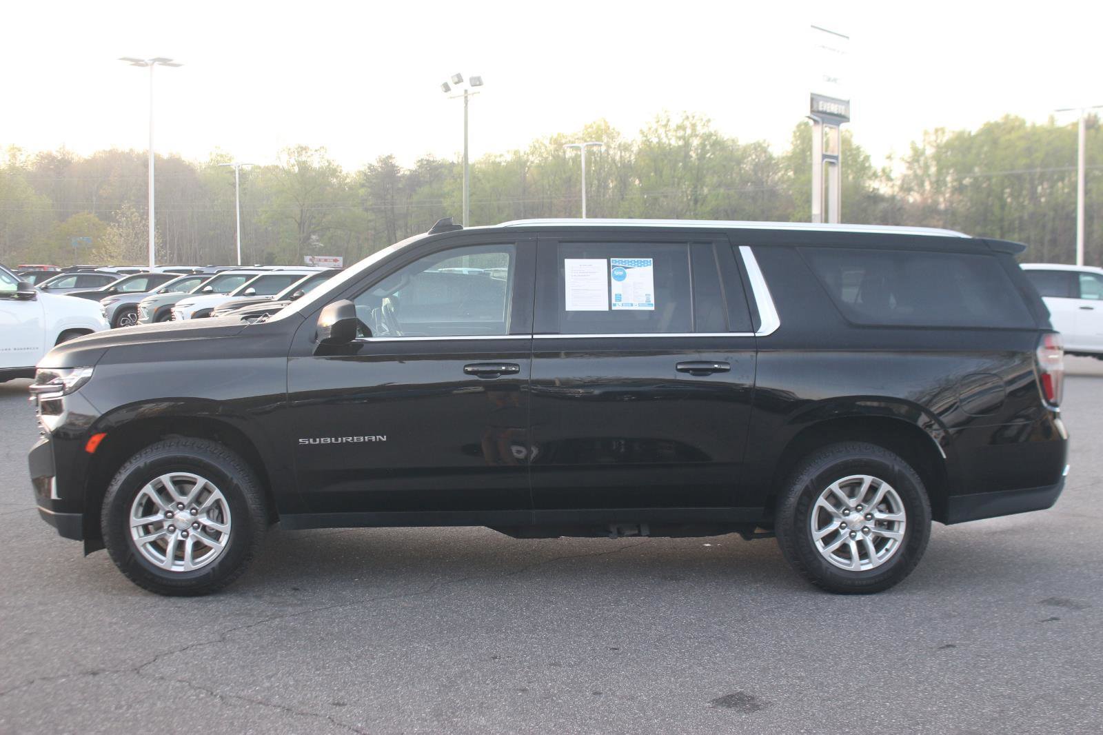 Used 2023 Chevrolet Suburban LT image 4