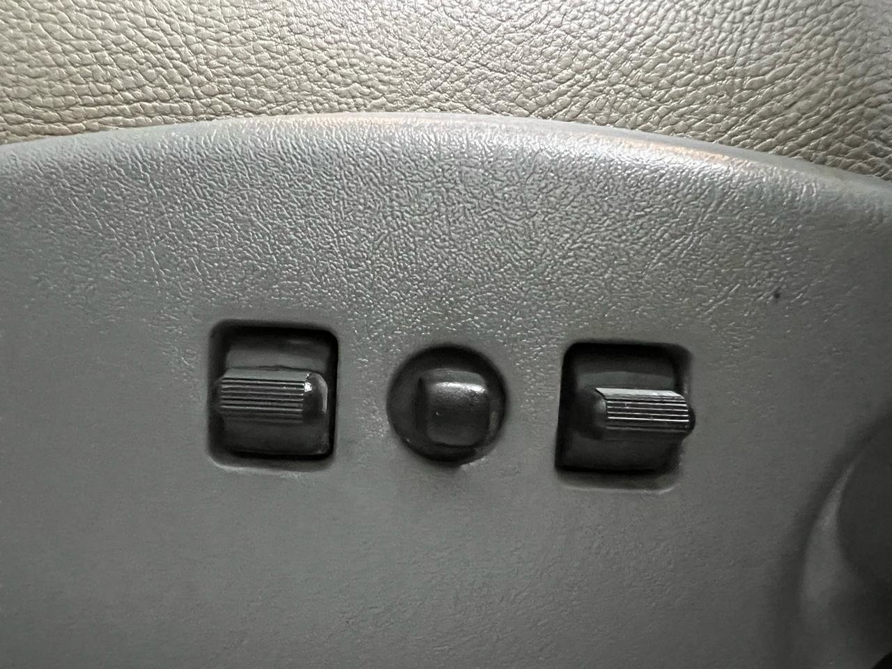 Used 2005 Dodge Dakota Laramie w/ Sport Appearance Group image 24