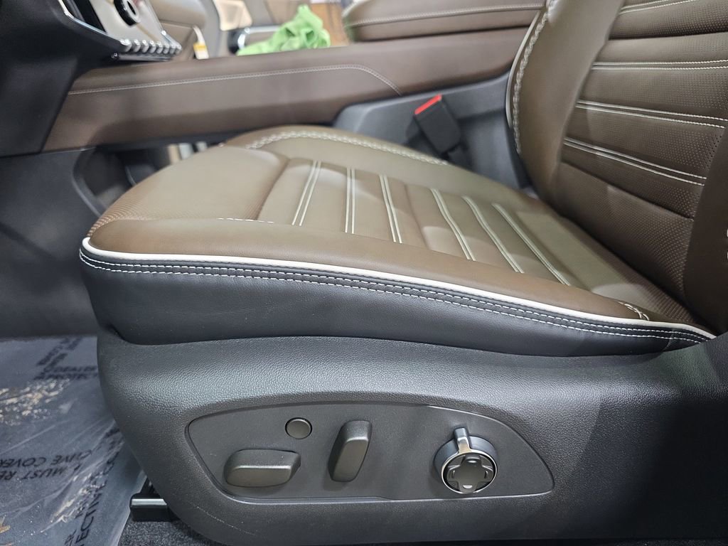 New 2026 GMC Acadia Denali Ultimate w/ LPO, Floor Liner Package image 33