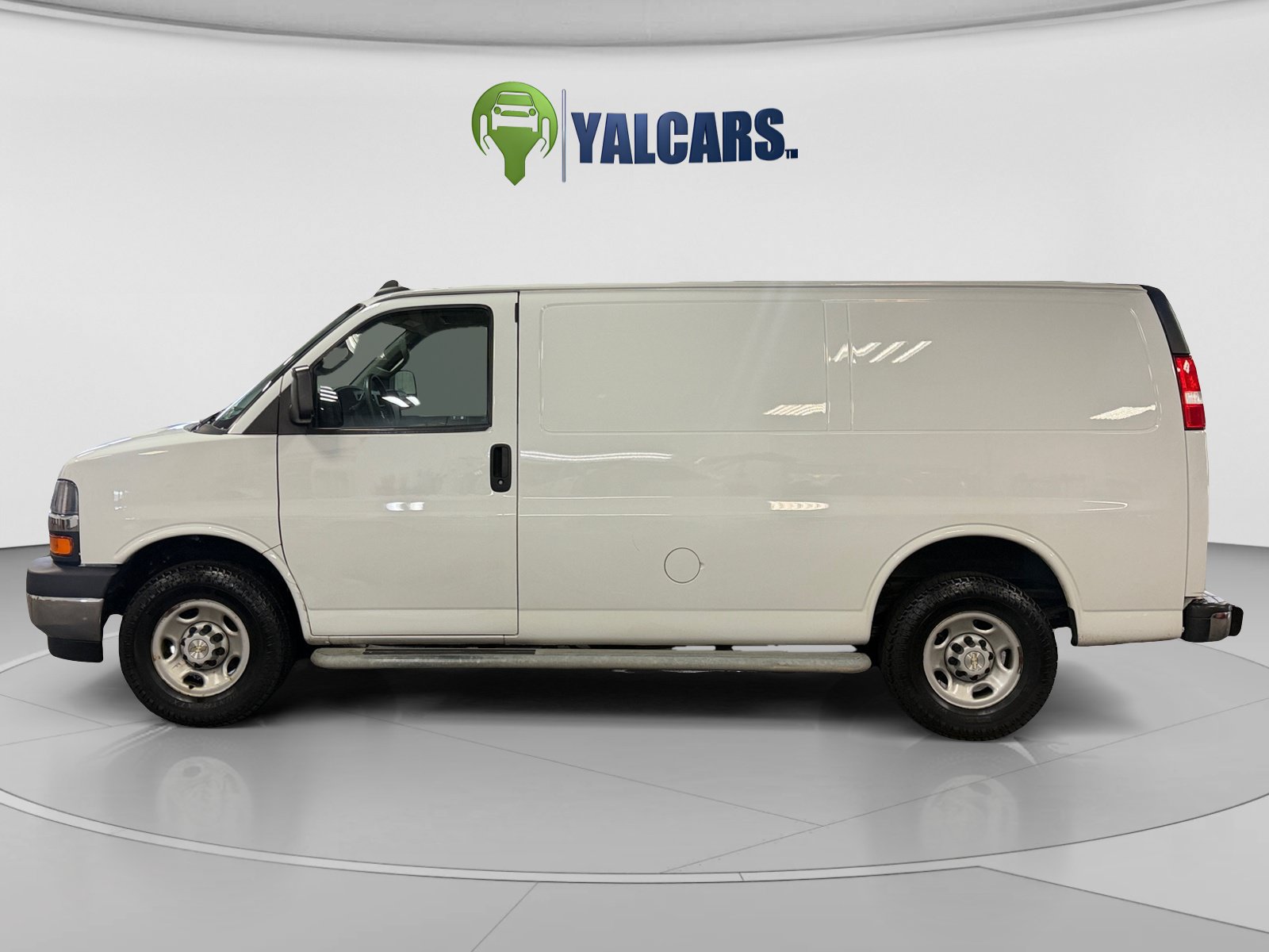 Used 2020 Chevrolet Express 2500 w/ Driver Convenience Package RWD image 2