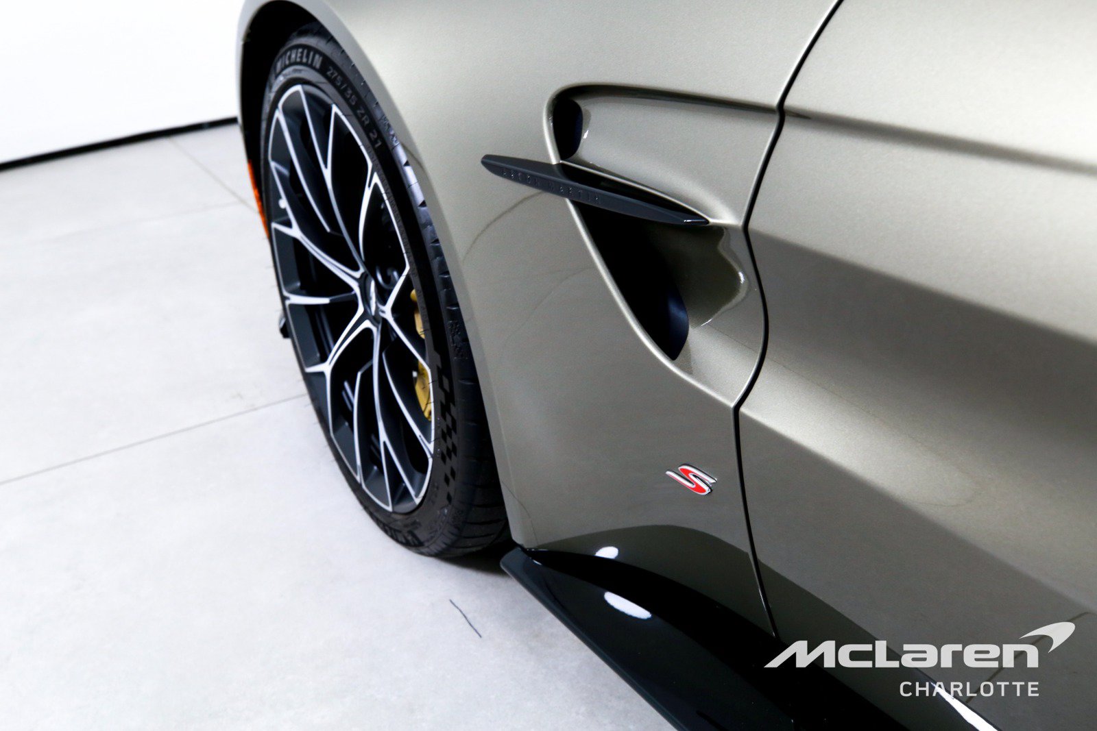 Used 2026 Aston Martin V8 Vantage S RWD image 30