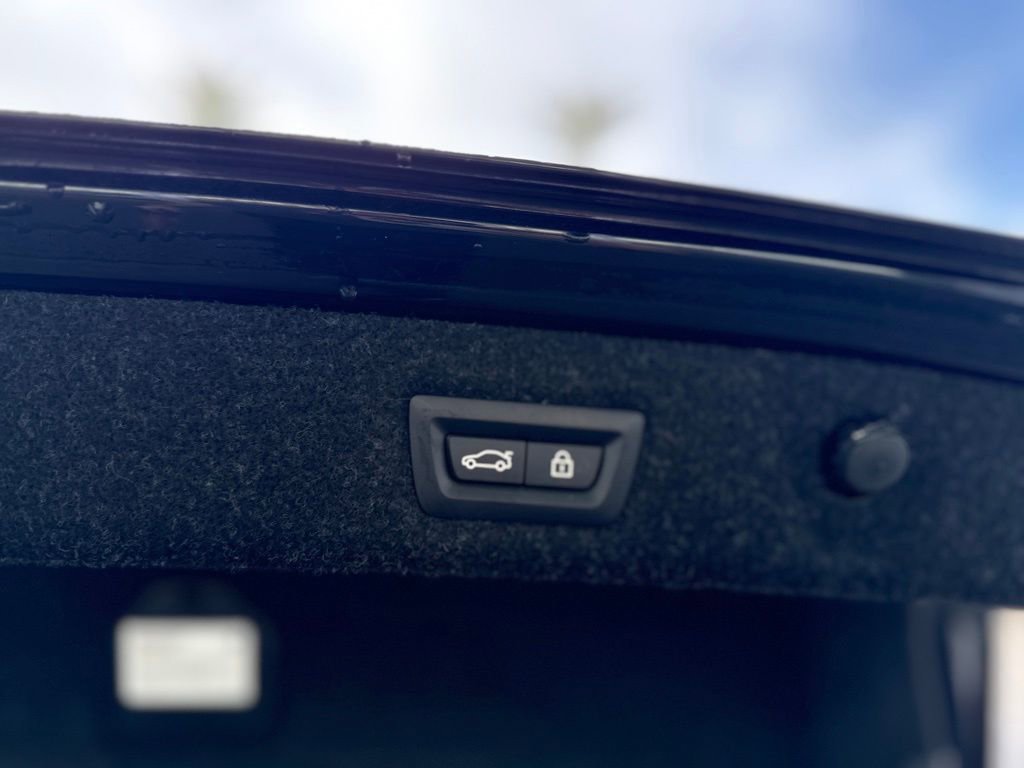 Used 2023 BMW 540i w/ M Sport Package image 22