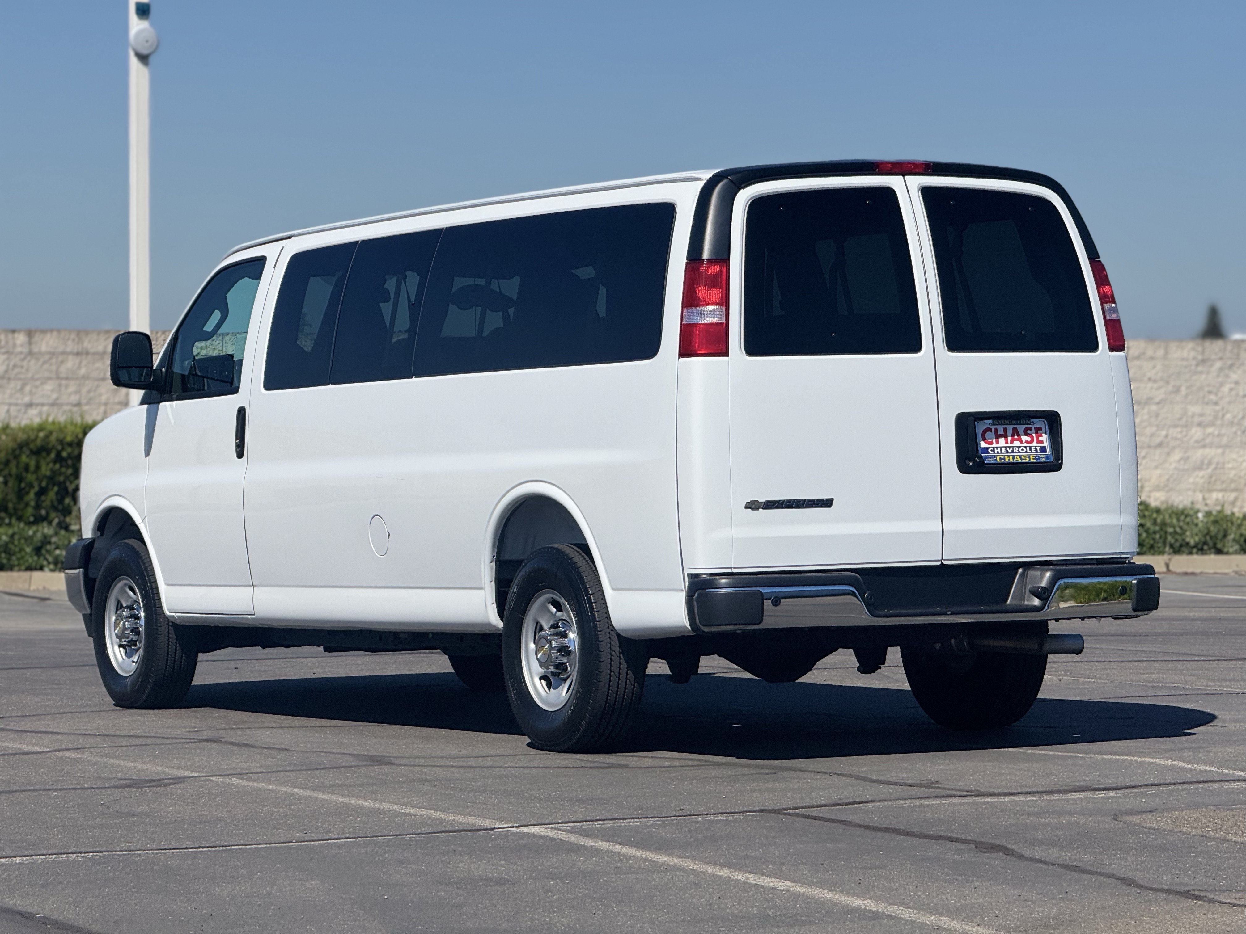 Certified 2025 Chevrolet Express 3500 LT w/ LT Preferred Equipment Group RWD image 5