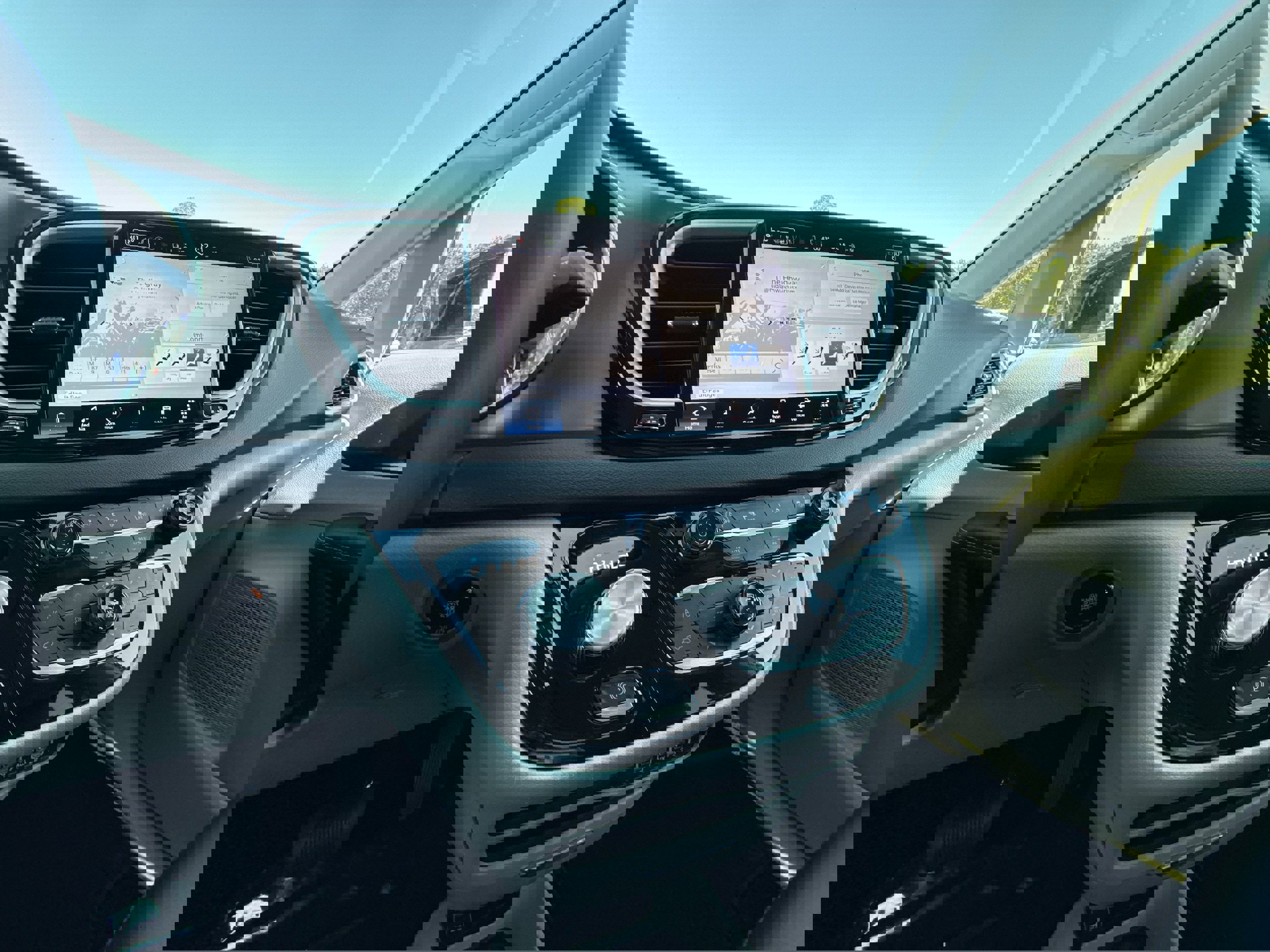 Used 2024 Chrysler Pacifica Touring-L image 16