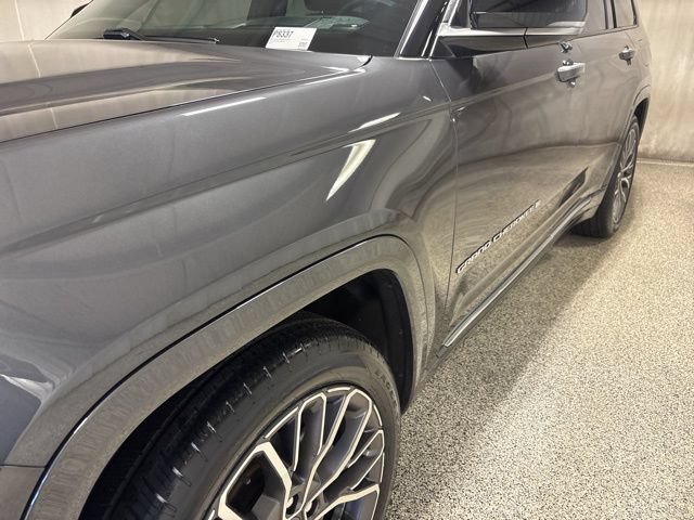 Used 2024 Jeep Grand Cherokee L Summit AWD/4WD image 11