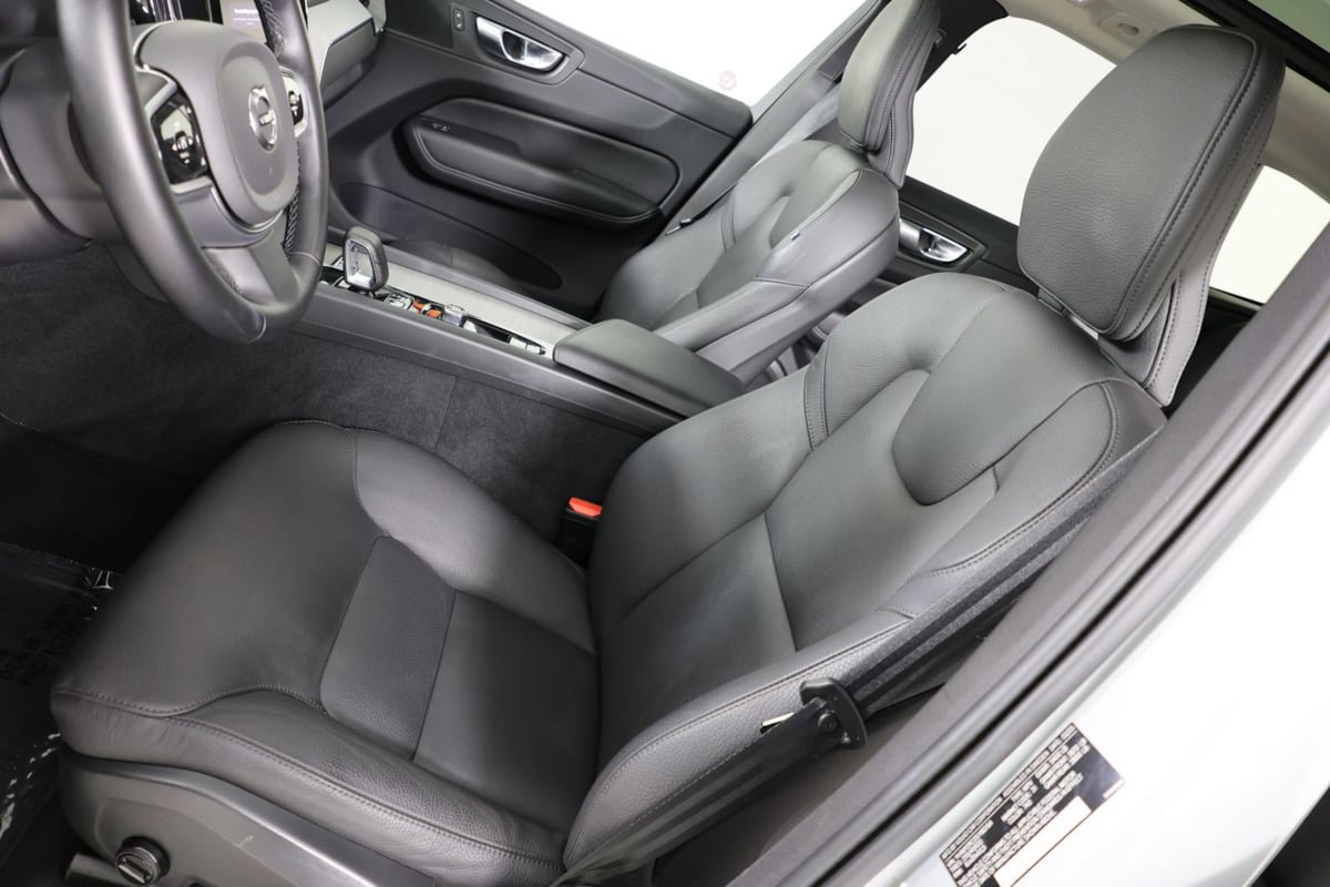 Used 2025 Volvo XC60 B5 Plus AWD/4WD image 10