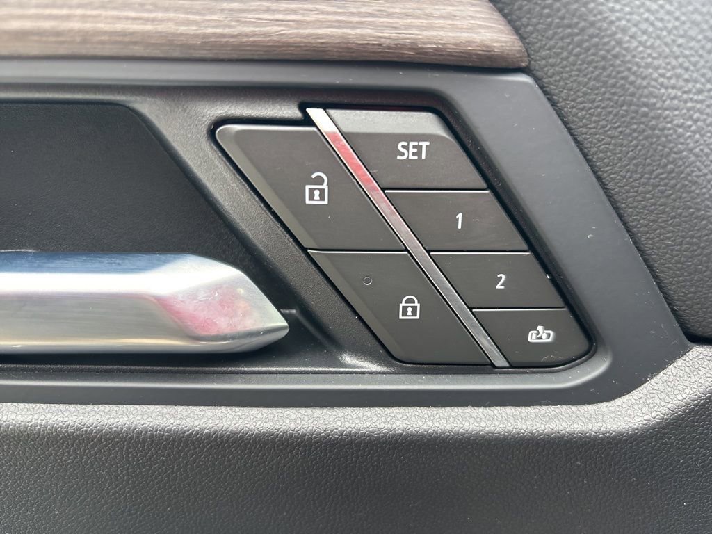 Used 2025 GMC Acadia Denali image 34