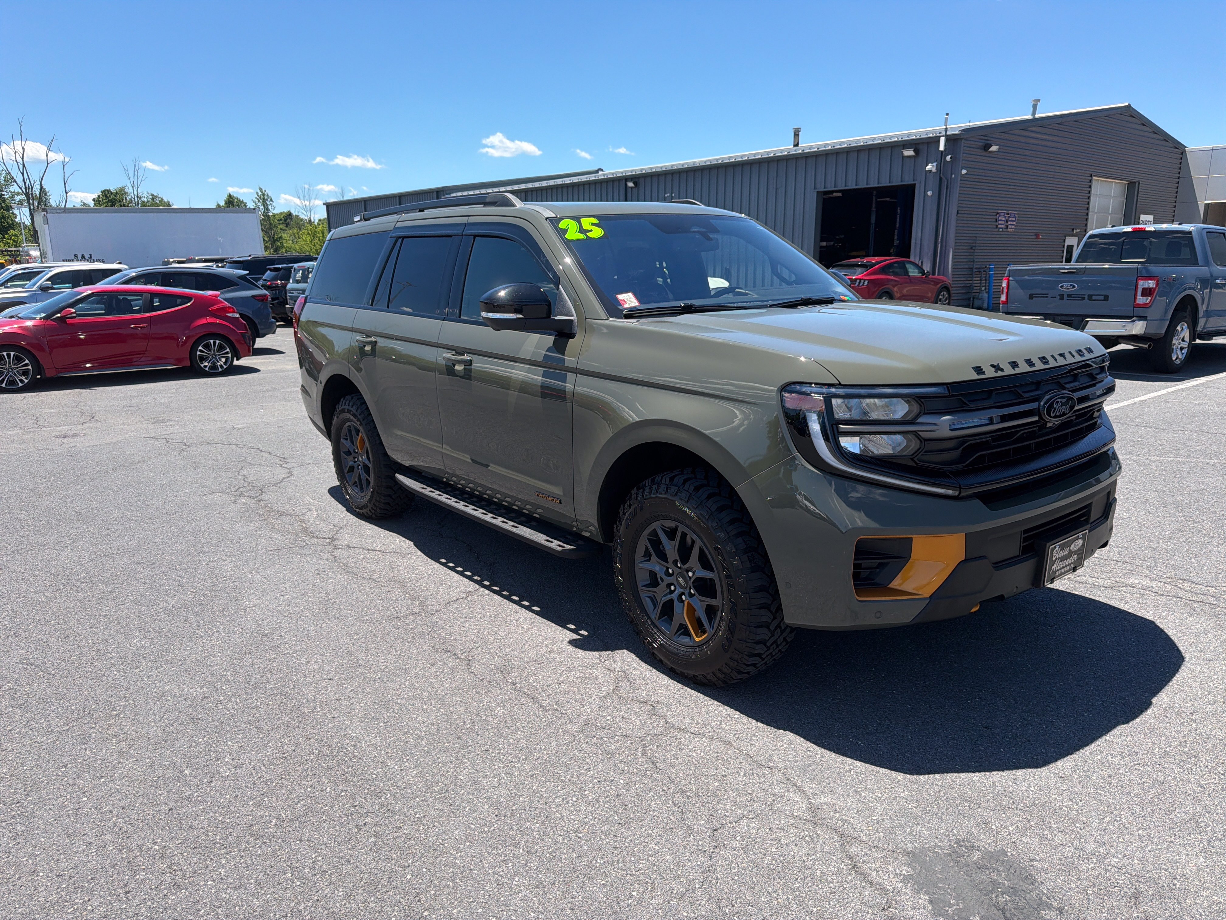 Used 2025 Ford Expedition Tremor AWD/4WD image 1