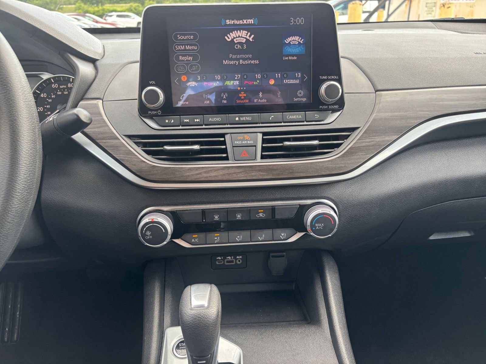 Used 2025 Nissan Altima 2.5 SV FWD image 17