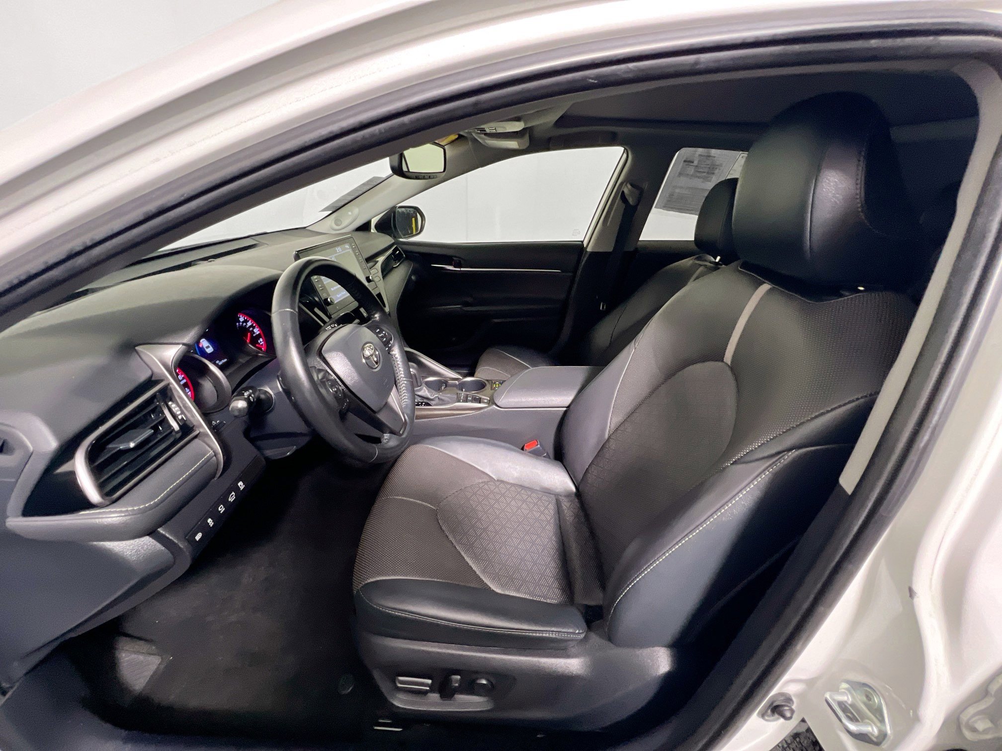 Used 2023 Toyota Camry XSE image 14