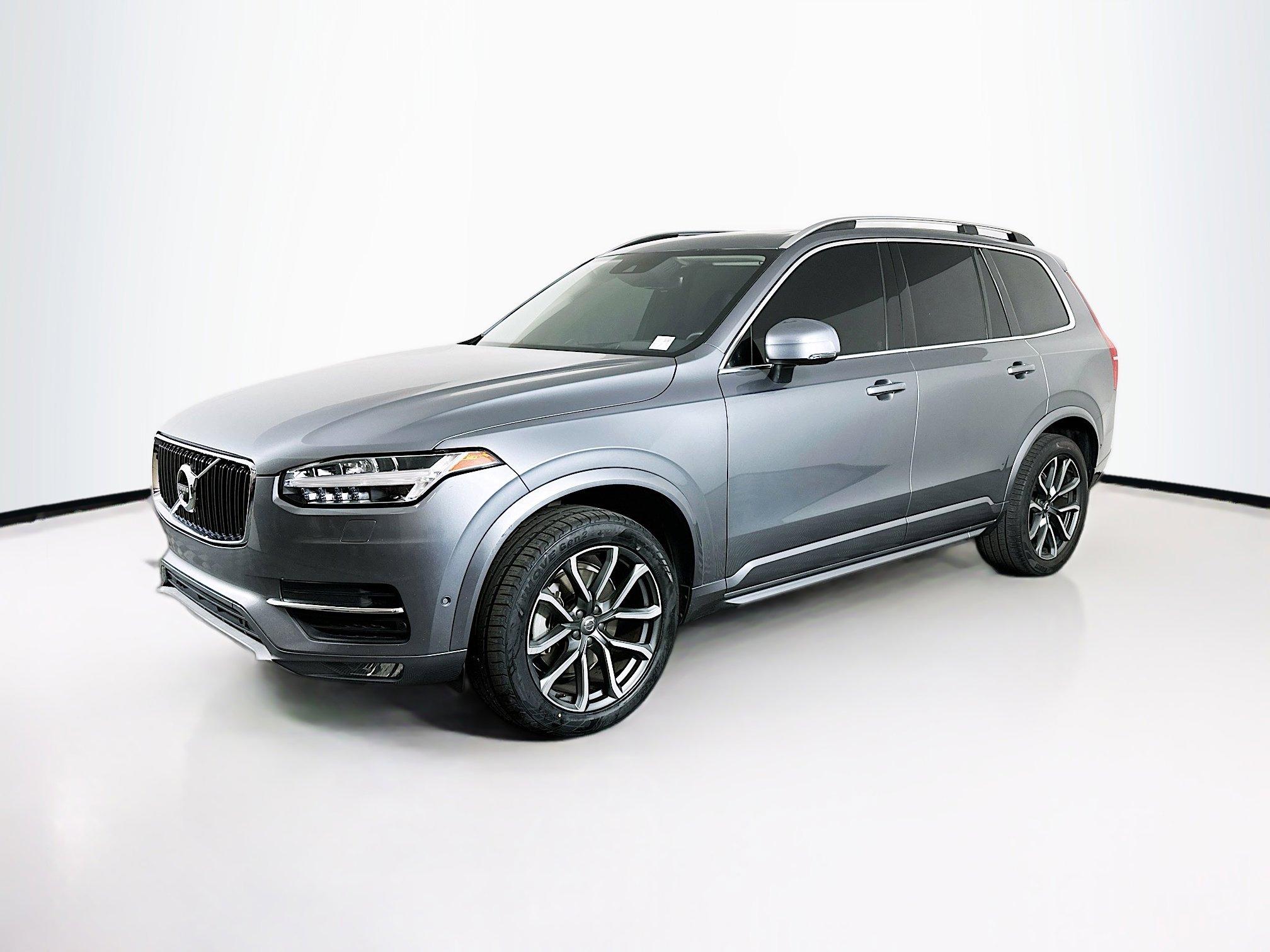 Used 2016 Volvo XC90 T6 Momentum w/ Momentum Plus Package image 3