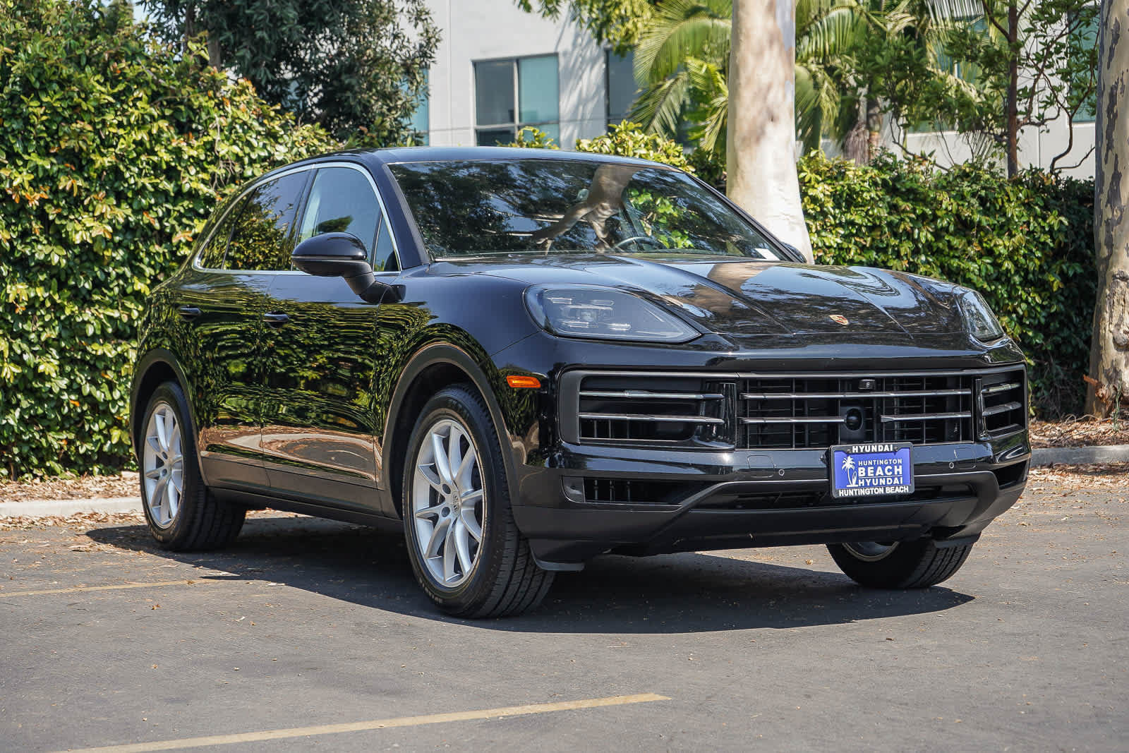 Used 2024 Porsche Cayenne AWD/4WD image 3