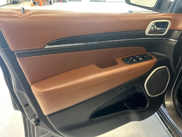 Used 2019 Jeep Grand Cherokee Summit AWD/4WD image 27