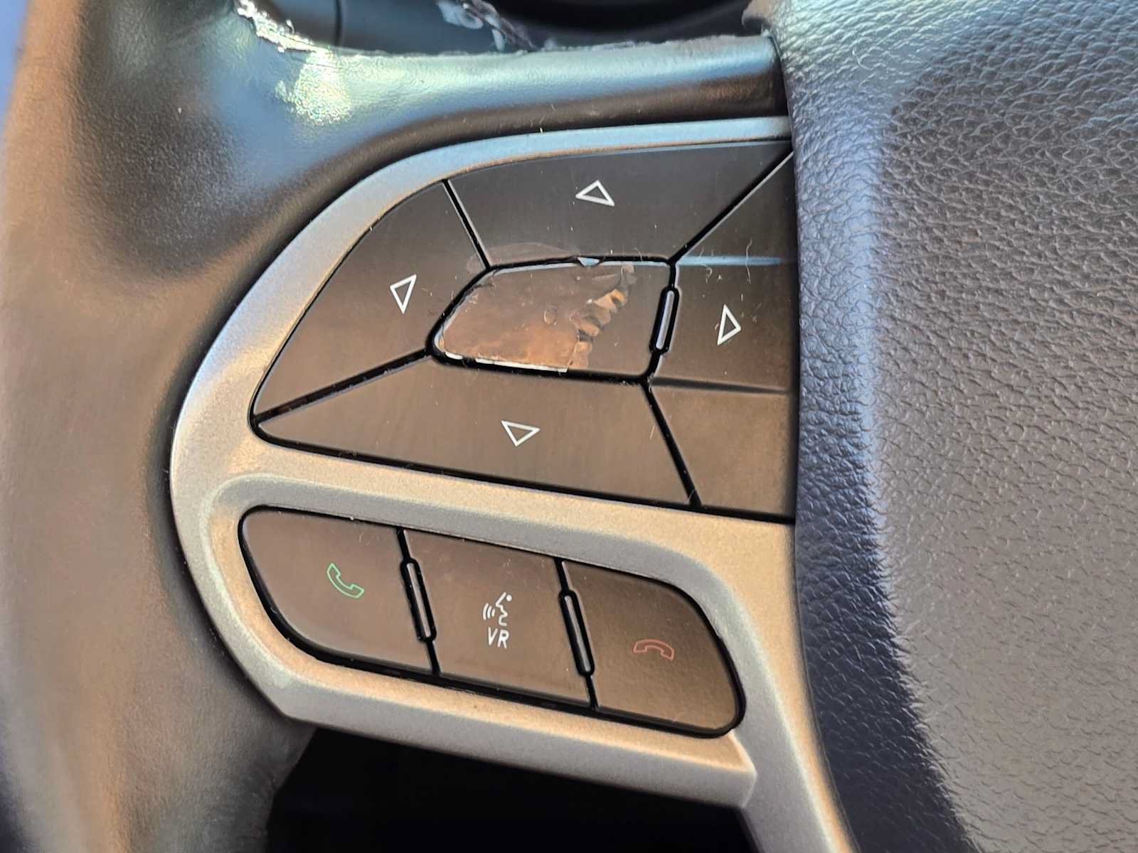 Used 2019 Jeep Cherokee Limited FWD image 32