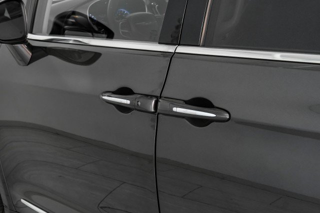 Used 2019 Chrysler Pacifica Touring-L FWD image 38