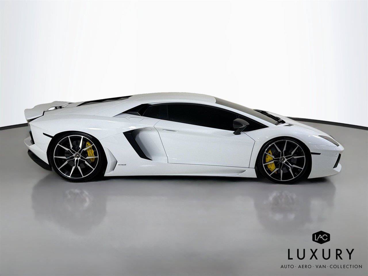 Used 2017 Lamborghini Aventador LP 700-4 AWD/4WD image 5